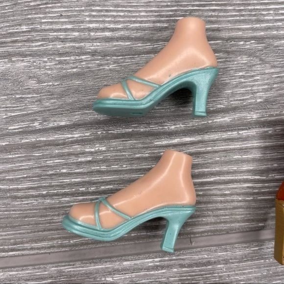 3 vintage pair of bratz shoes / feet replacement part for a bratz doll - Picture 4 of 4